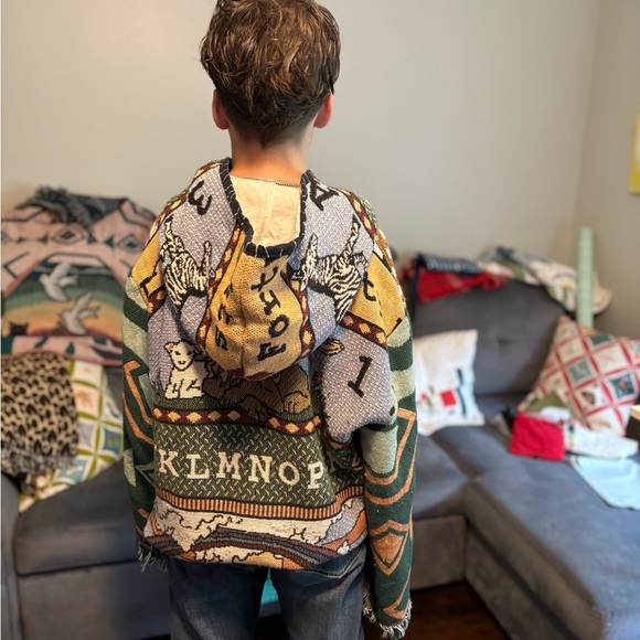 Repurposed Hoodie from tapestry blanket - Picture 4 of 6